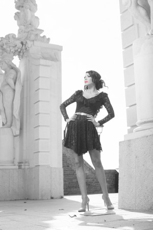 ROCHIE ASIMETRICA DIN DANTELA