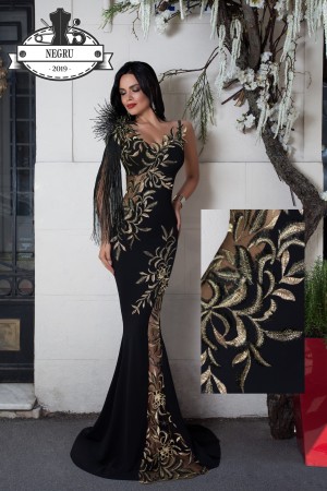 ROCHIE CHARMING LOOK
